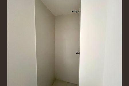 Apartamento à venda com 33m², 2 quartos e sem vaga Apartamento à venda com 33m², 2 quartos e sem vagaBanheiro