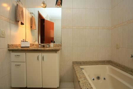 Casa à venda com 210m², 3 quartos e 5 vagasBanheiro da Suíte 3