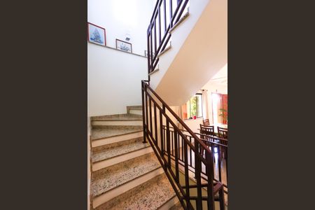 Casa à venda com 210m², 3 quartos e 5 vagasEscada