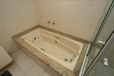 Casa à venda com 210m², 3 quartos e 5 vagasBanheiro da Suíte 3