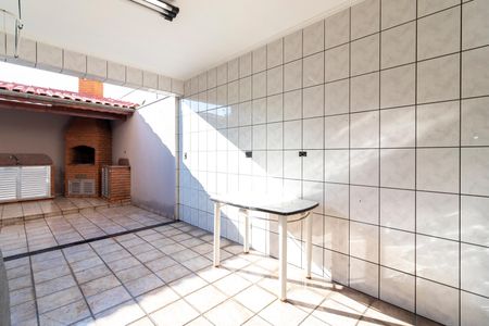 Casa à venda com 200m², 2 quartos e 2 vagas Casa à venda com 200m², 2 quartos e 2 vagasÁrea de Serviço