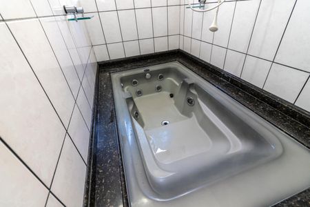 Casa à venda com 200m², 2 quartos e 2 vagas Casa à venda com 200m², 2 quartos e 2 vagasBanheiro da Suíte 1