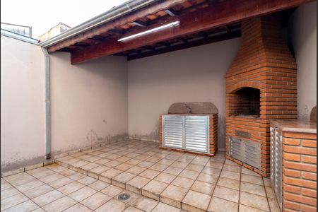 Casa à venda com 200m², 2 quartos e 2 vagas Casa à venda com 200m², 2 quartos e 2 vagasQuintal