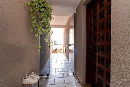 Casa à venda com 200m², 2 quartos e 2 vagas Casa à venda com 200m², 2 quartos e 2 vagasCorredor de Entrada