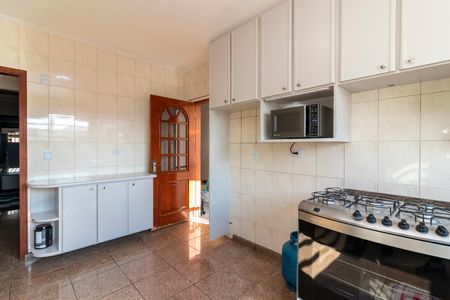 Casa à venda com 200m², 2 quartos e 2 vagas Casa à venda com 200m², 2 quartos e 2 vagasCozinha