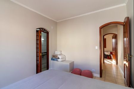 Casa à venda com 200m², 2 quartos e 2 vagas Casa à venda com 200m², 2 quartos e 2 vagasSuíte 1