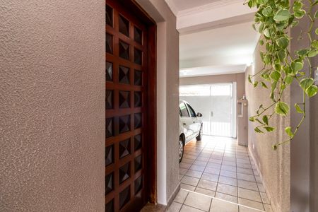 Casa à venda com 200m², 2 quartos e 2 vagas Casa à venda com 200m², 2 quartos e 2 vagasCorredor de Entrada