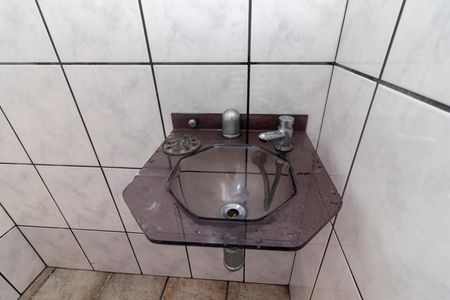 Casa à venda com 200m², 2 quartos e 2 vagas Casa à venda com 200m², 2 quartos e 2 vagasBanheiro de Serviço