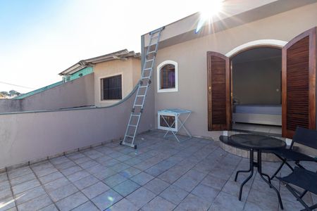 Casa à venda com 200m², 2 quartos e 2 vagas Casa à venda com 200m², 2 quartos e 2 vagasVaranda da Suíte 1