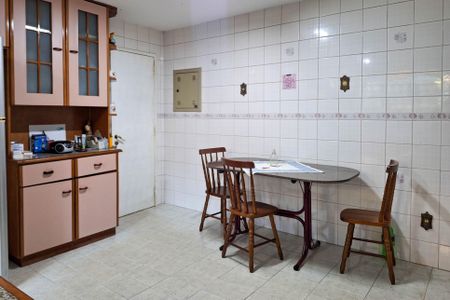 Casa à venda com 390m², 4 quartos e 3 vagas Casa à venda com 390m², 4 quartos e 3 vagasCozinha