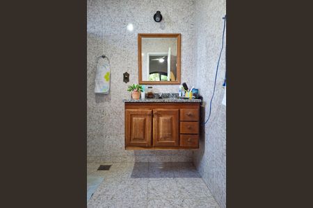 Casa à venda com 390m², 4 quartos e 3 vagas Casa à venda com 390m², 4 quartos e 3 vagasBanheiro da Suíte 1