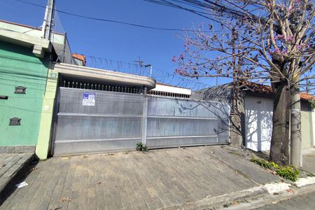 Casa à venda com 250m², 2 quartos e 2 vagas Casa à venda com 250m², 2 quartos e 2 vagasFachada