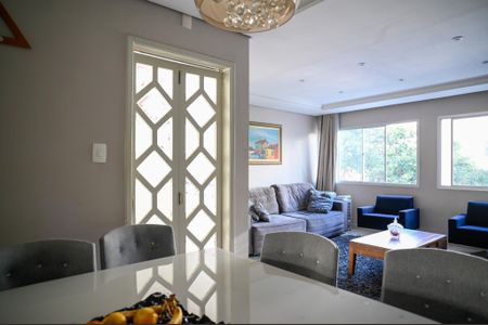 Apartamento à venda com 105m², 3 quartos e 2 vagas Apartamento à venda com 105m², 3 quartos e 2 vagasSala de Jantar