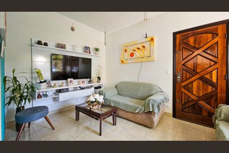 Casa à venda com 160m², 3 quartos e 2 vagas Casa à venda com 160m², 3 quartos e 2 vagasSala