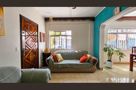 Casa à venda com 160m², 3 quartos e 2 vagas Casa à venda com 160m², 3 quartos e 2 vagasSala