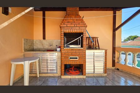 Casa à venda com 160m², 3 quartos e 2 vagas Casa à venda com 160m², 3 quartos e 2 vagasChurrasqueira