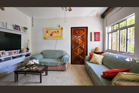 Casa à venda com 160m², 3 quartos e 2 vagas Casa à venda com 160m², 3 quartos e 2 vagasSala