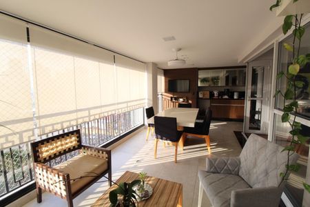 Apartamento à venda com 140m², 3 quartos e 2 vagas Apartamento à venda com 140m², 3 quartos e 2 vagasVaranda da Sala