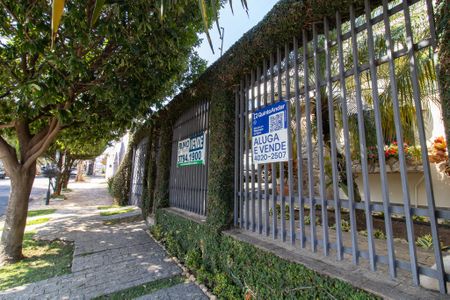 Casa à venda com 359m², 3 quartos e 3 vagas Casa à venda com 359m², 3 quartos e 3 vagasFachada