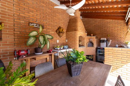 Casa à venda com 359m², 3 quartos e 3 vagas Casa à venda com 359m², 3 quartos e 3 vagasÁrea Externa