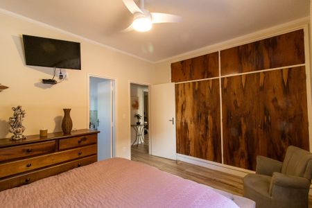 Casa à venda com 359m², 3 quartos e 3 vagas Casa à venda com 359m², 3 quartos e 3 vagasSuíte