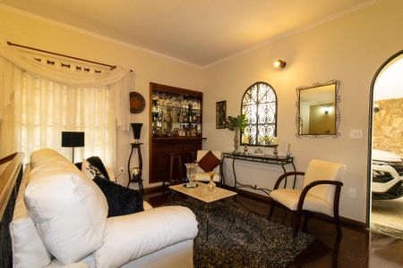 Casa à venda com 359m², 3 quartos e 3 vagas Casa à venda com 359m², 3 quartos e 3 vagasSala de TV