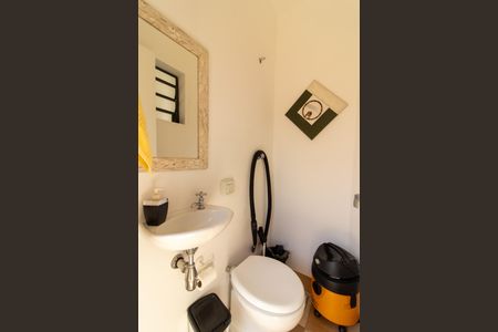 Casa à venda com 359m², 3 quartos e 3 vagas Casa à venda com 359m², 3 quartos e 3 vagasBanheiro de Serviço