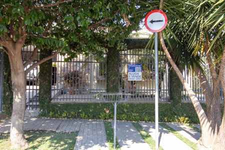 Casa à venda com 359m², 3 quartos e 3 vagas Casa à venda com 359m², 3 quartos e 3 vagasFachada