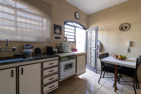 Casa à venda com 359m², 3 quartos e 3 vagas Casa à venda com 359m², 3 quartos e 3 vagasCozinha