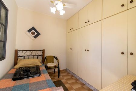 Casa à venda com 359m², 3 quartos e 3 vagas Casa à venda com 359m², 3 quartos e 3 vagasQuarto de Serviço