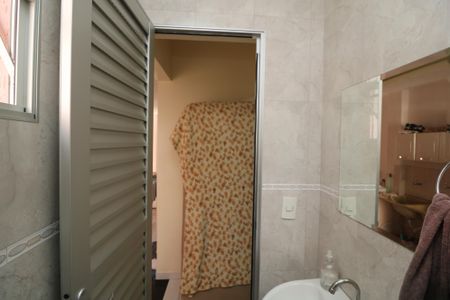 Casa à venda com 688m², 4 quartos e 5 vagasLavabo C2