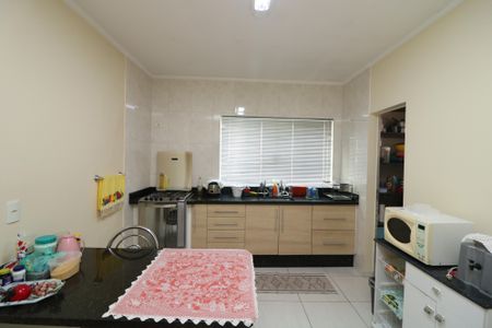 Casa à venda com 688m², 4 quartos e 5 vagasCozinha C2
