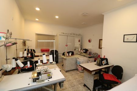 Casa à venda com 688m², 4 quartos e 5 vagasSalão