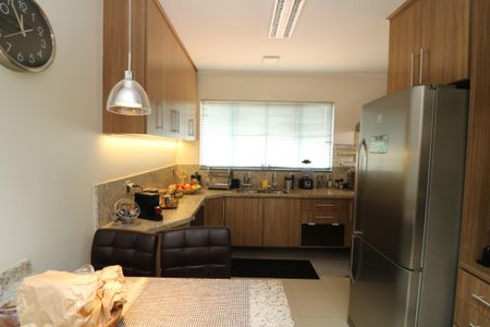 Casa à venda com 688m², 4 quartos e 5 vagasCozinha