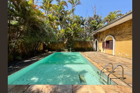 Casa à venda com 427m², 4 quartos e 8 vagas Casa à venda com 427m², 4 quartos e 8 vagasPiscina