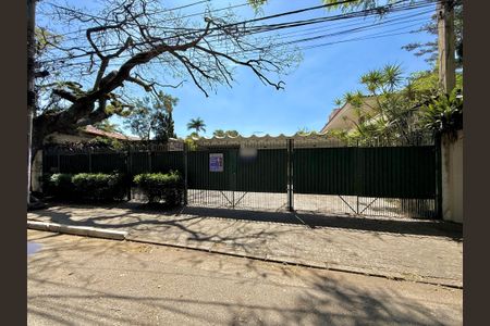 Casa à venda com 427m², 4 quartos e 8 vagas Casa à venda com 427m², 4 quartos e 8 vagasFachada