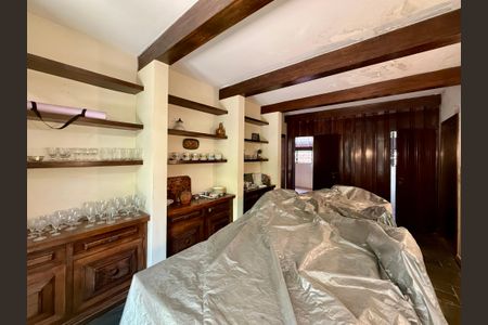 Casa à venda com 427m², 4 quartos e 8 vagas Casa à venda com 427m², 4 quartos e 8 vagasSala