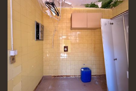 Casa à venda com 427m², 4 quartos e 8 vagas Casa à venda com 427m², 4 quartos e 8 vagasÁrea de Serviço