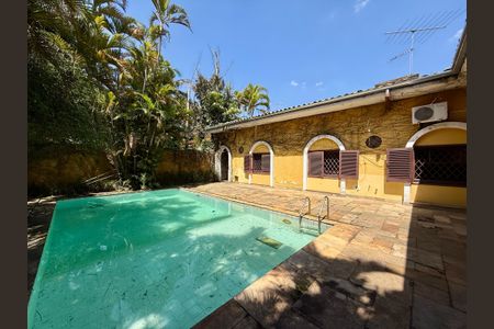 Casa à venda com 427m², 4 quartos e 8 vagas Casa à venda com 427m², 4 quartos e 8 vagasPiscina