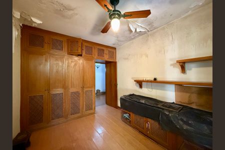 Casa à venda com 427m², 4 quartos e 8 vagas Casa à venda com 427m², 4 quartos e 8 vagasQuarto 4