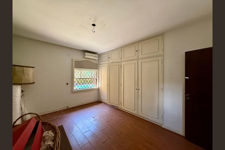 Casa à venda com 427m², 4 quartos e 8 vagas Casa à venda com 427m², 4 quartos e 8 vagasSuíte 1
