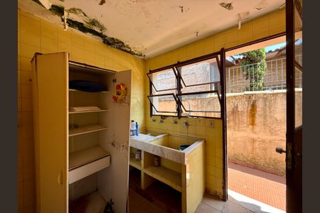 Casa à venda com 427m², 4 quartos e 8 vagas Casa à venda com 427m², 4 quartos e 8 vagasÁrea de Serviço