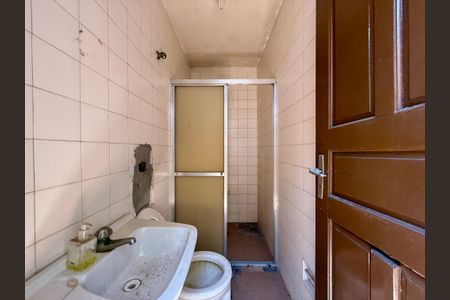 Casa à venda com 427m², 4 quartos e 8 vagas Casa à venda com 427m², 4 quartos e 8 vagasBanheiro de Serviço
