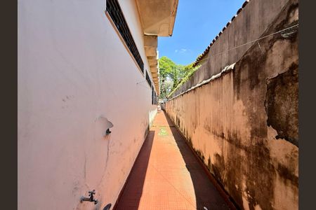 Casa à venda com 427m², 4 quartos e 8 vagas Casa à venda com 427m², 4 quartos e 8 vagasQuintal Lateral
