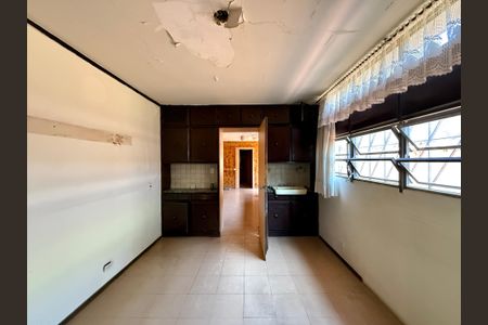 Casa à venda com 427m², 4 quartos e 8 vagas Casa à venda com 427m², 4 quartos e 8 vagasCopa