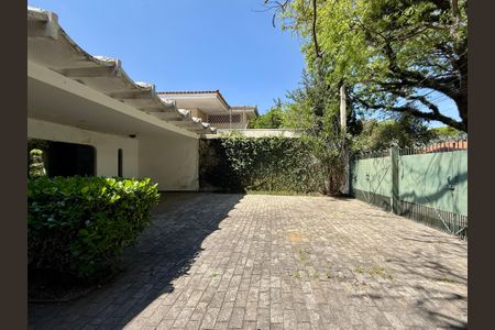 Casa à venda com 427m², 4 quartos e 8 vagas Casa à venda com 427m², 4 quartos e 8 vagasGaragem