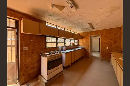 Casa à venda com 427m², 4 quartos e 8 vagas Casa à venda com 427m², 4 quartos e 8 vagasCozinha