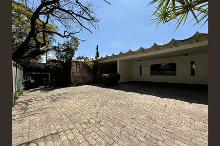 Casa à venda com 427m², 4 quartos e 8 vagas Casa à venda com 427m², 4 quartos e 8 vagasGaragem