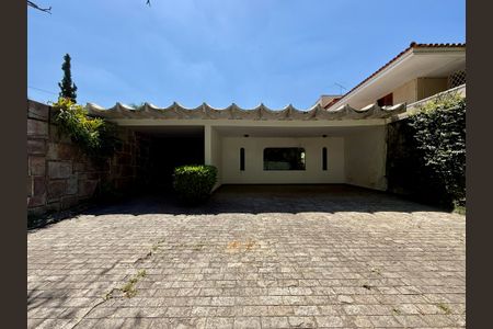 Casa à venda com 427m², 4 quartos e 8 vagas Casa à venda com 427m², 4 quartos e 8 vagasGaragem