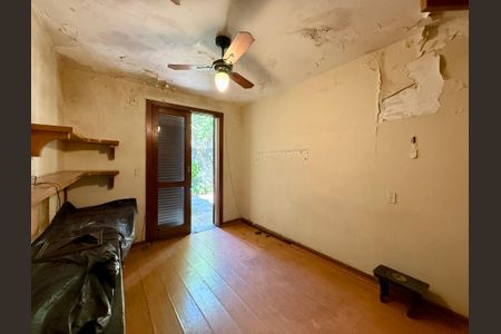 Casa à venda com 427m², 4 quartos e 8 vagas Casa à venda com 427m², 4 quartos e 8 vagasQuarto 4